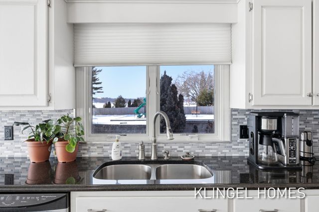 530 Glenwood Avenue, Laketon Twp, MI 49445