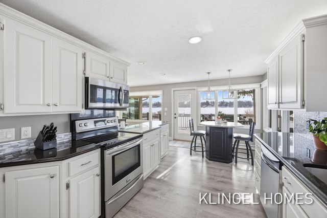 530 Glenwood Avenue, Laketon Twp, MI 49445