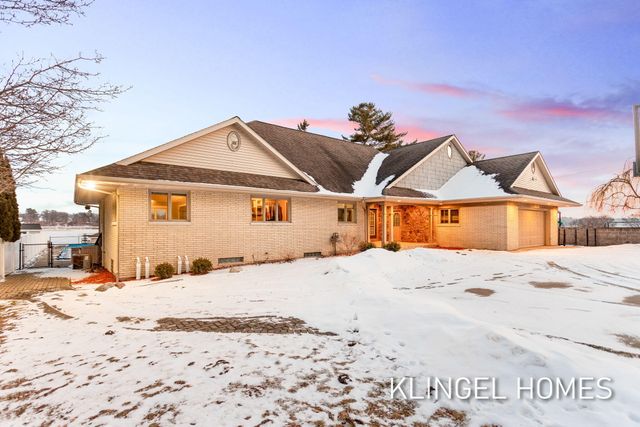 530 Glenwood Avenue, Laketon Twp, MI 49445