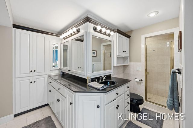 530 Glenwood Avenue, Laketon Twp, MI 49445