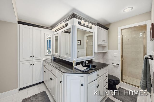 530 Glenwood Avenue, Laketon Twp, MI 49445