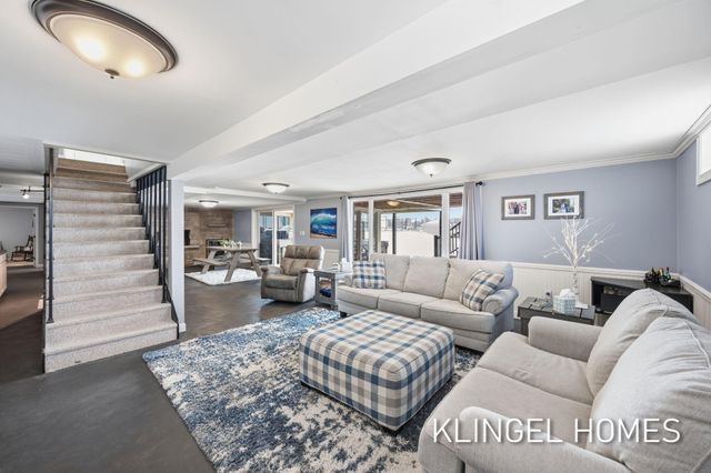 530 Glenwood Avenue, Laketon Twp, MI 49445