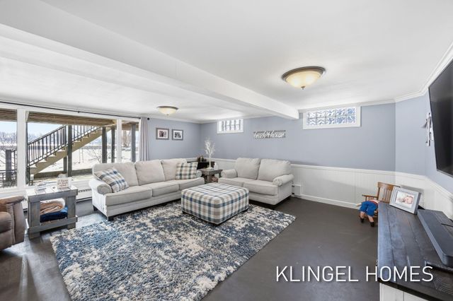 530 Glenwood Avenue, Laketon Twp, MI 49445