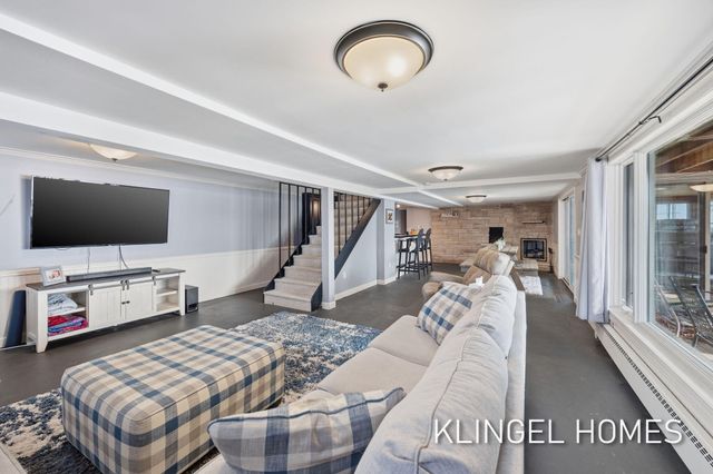 530 Glenwood Avenue, Laketon Twp, MI 49445