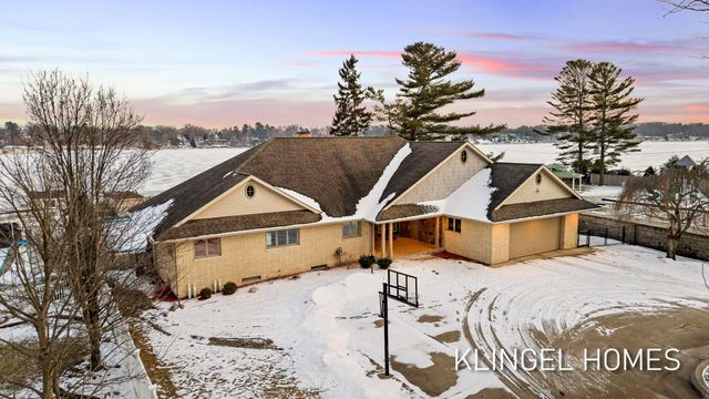 530 Glenwood Avenue, Laketon Twp, MI 49445