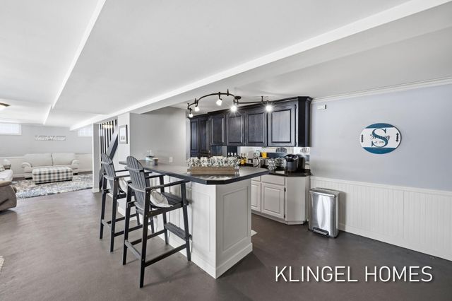 530 Glenwood Avenue, Laketon Twp, MI 49445