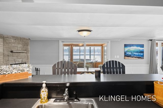 530 Glenwood Avenue, Laketon Twp, MI 49445