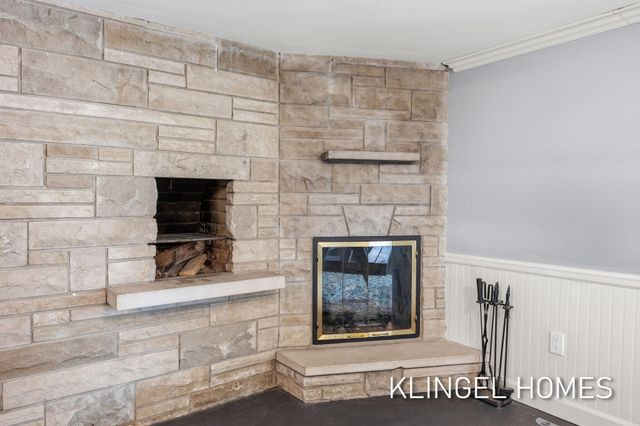 530 Glenwood Avenue, Laketon Twp, MI 49445