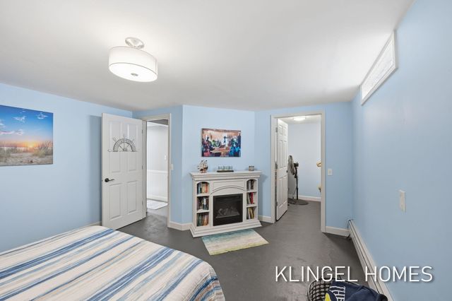 530 Glenwood Avenue, Laketon Twp, MI 49445