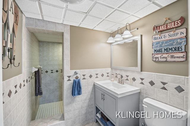 530 Glenwood Avenue, Laketon Twp, MI 49445