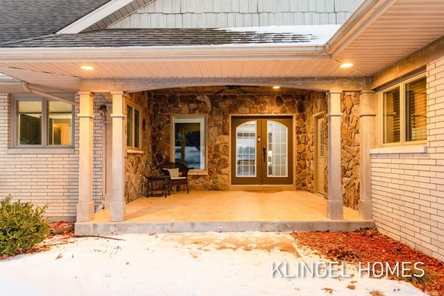 530 Glenwood Avenue, Laketon Twp, MI 49445