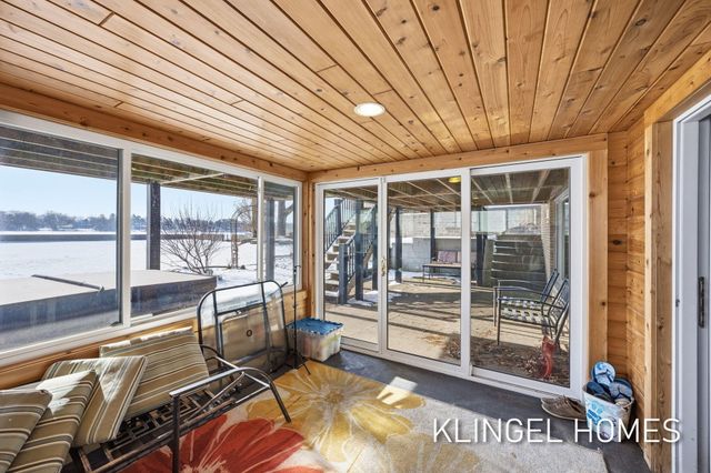 530 Glenwood Avenue, Laketon Twp, MI 49445