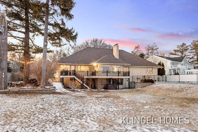 530 Glenwood Avenue, Laketon Twp, MI 49445