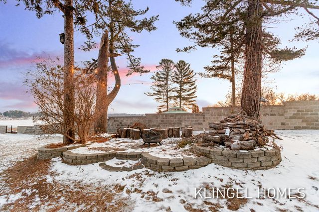 530 Glenwood Avenue, Laketon Twp, MI 49445