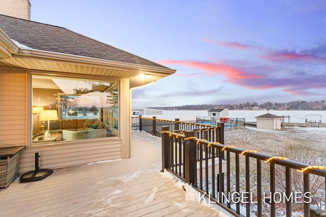 530 Glenwood Avenue, Laketon Twp, MI 49445