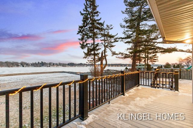 530 Glenwood Avenue, Laketon Twp, MI 49445