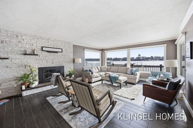 530 Glenwood Avenue, Laketon Twp, MI 49445