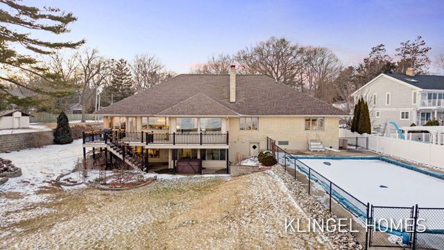 530 Glenwood Avenue, Laketon Twp, MI 49445