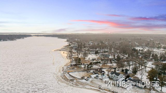 530 Glenwood Avenue, Laketon Twp, MI 49445