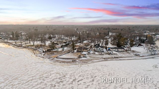 530 Glenwood Avenue, Laketon Twp, MI 49445