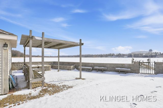 530 Glenwood Avenue, Laketon Twp, MI 49445