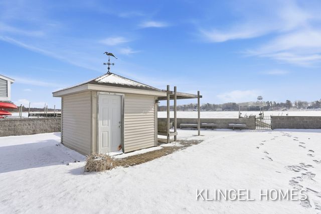 530 Glenwood Avenue, Laketon Twp, MI 49445