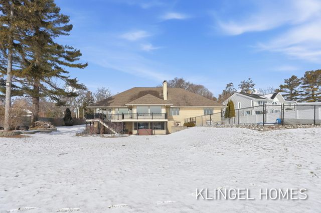 530 Glenwood Avenue, Laketon Twp, MI 49445