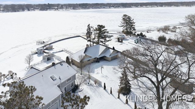 530 Glenwood Avenue, Laketon Twp, MI 49445