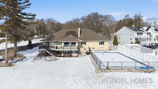 530 Glenwood Avenue, Laketon Twp, MI 49445