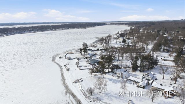 530 Glenwood Avenue, Laketon Twp, MI 49445