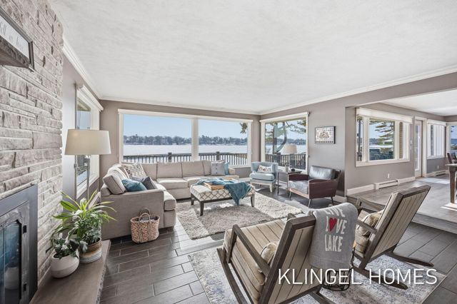 530 Glenwood Avenue, Laketon Twp, MI 49445