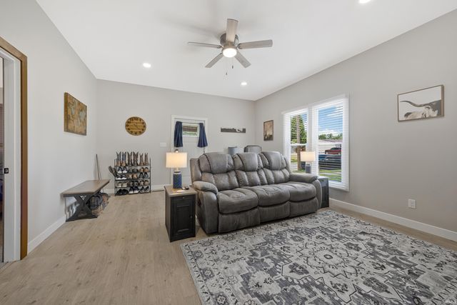 812 S Hart Street, Princeton, IN 47670