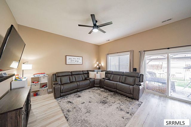 1291 N Hammerstone Drive, Idaho Falls, ID 83401