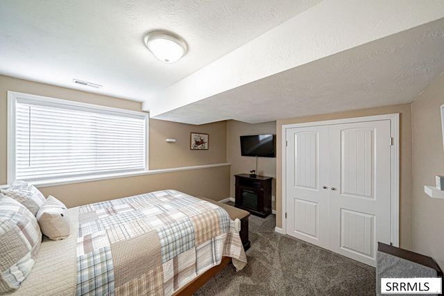 1291 N Hammerstone Drive, Idaho Falls, ID 83401