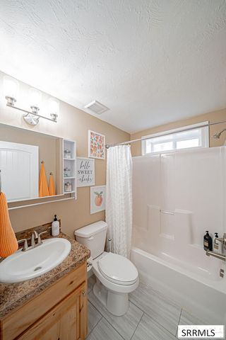 1291 N Hammerstone Drive, Idaho Falls, ID 83401