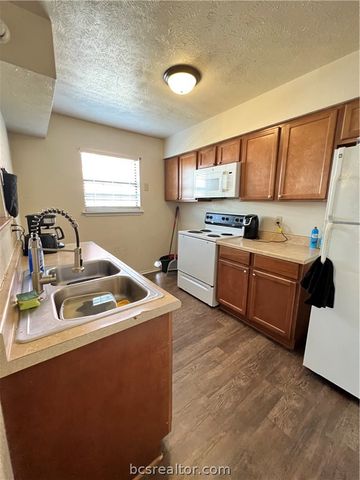 2406 Toro Lane D, Bryan, TX 77807