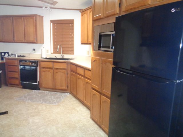 2459 N Oaks Street 82, Tulare, CA 93274