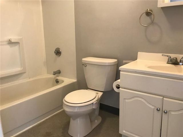 1207 W North Ave 104, Manchester, PA 15233
