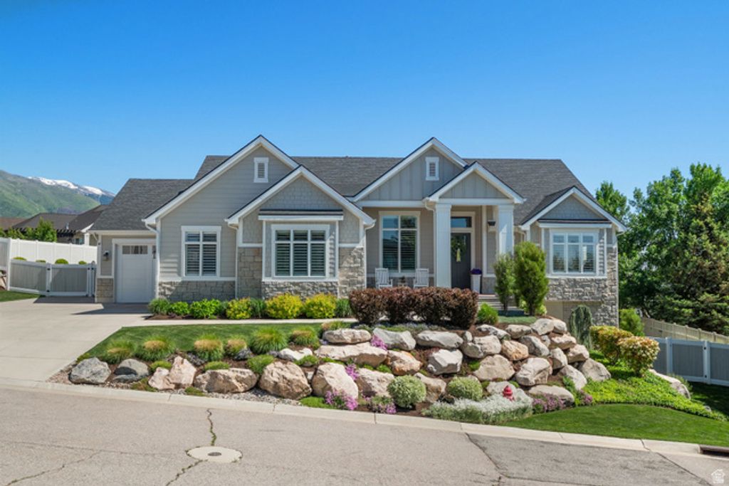 Image 1 of property listing at 646 E 600 S, Kaysville, UT 84037