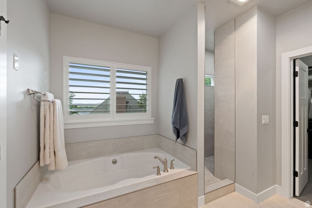 Image 14 of property listing at 646 E 600 S, Kaysville, UT 84037