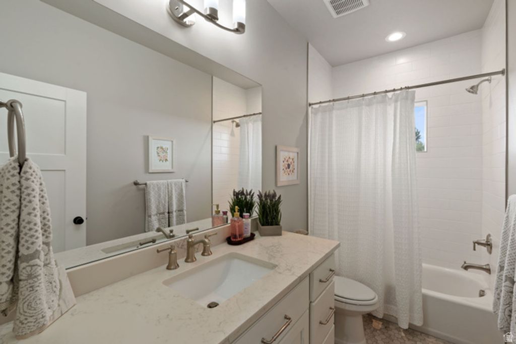 Image 17 of property listing at 646 E 600 S, Kaysville, UT 84037