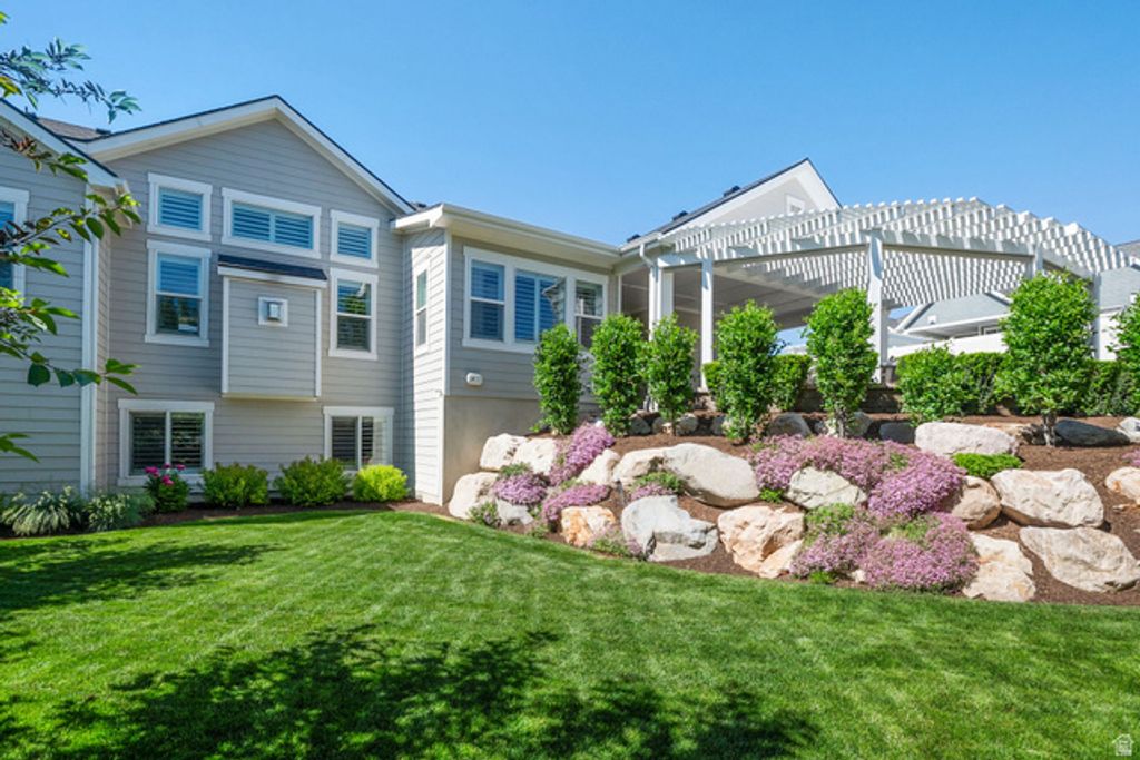 Image 33 of property listing at 646 E 600 S, Kaysville, UT 84037