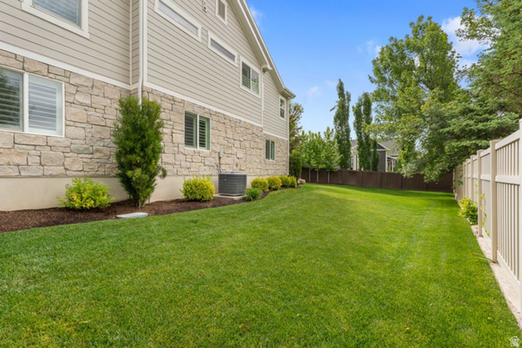 Image 37 of property listing at 646 E 600 S, Kaysville, UT 84037