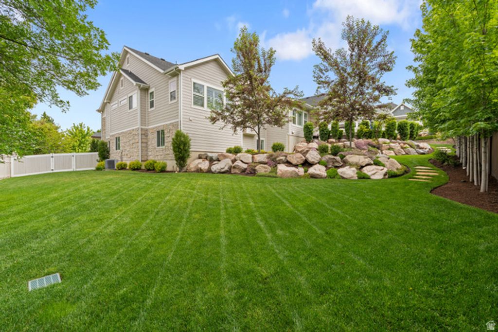 Image 38 of property listing at 646 E 600 S, Kaysville, UT 84037