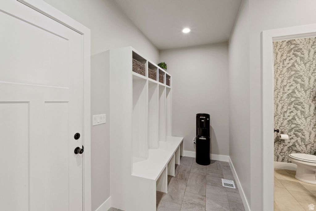 Image 10 of property listing at 646 E 600 S, Kaysville, UT 84037