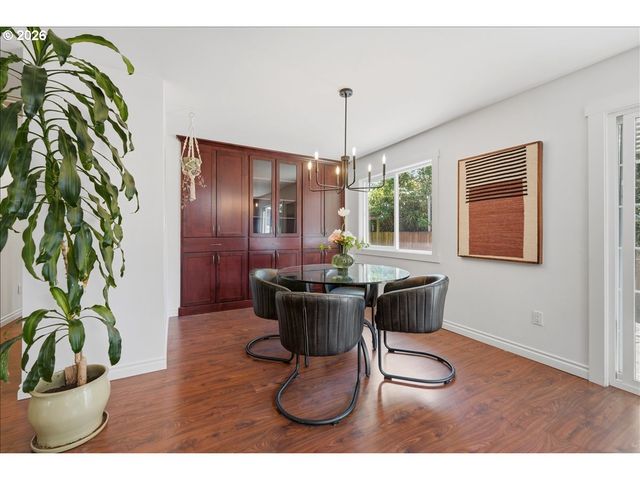 6910 Ne PACIFIC St, Portland, OR 97213