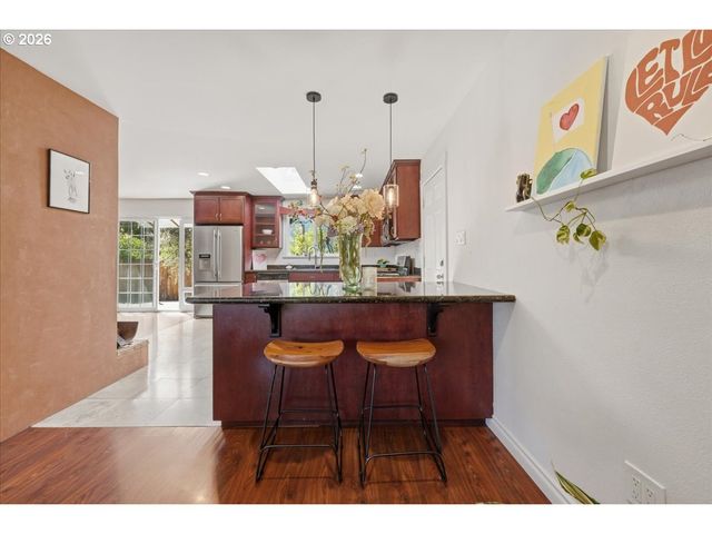 6910 Ne PACIFIC St, Portland, OR 97213