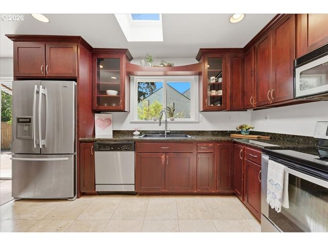 6910 Ne PACIFIC St, Portland, OR 97213