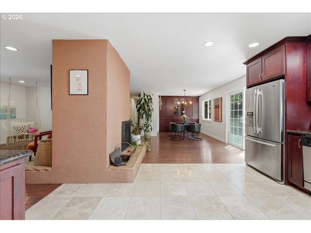 6910 Ne PACIFIC St, Portland, OR 97213