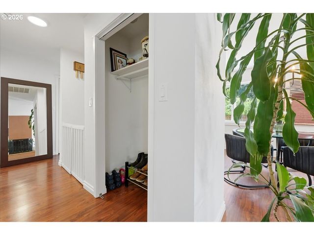 6910 Ne PACIFIC St, Portland, OR 97213